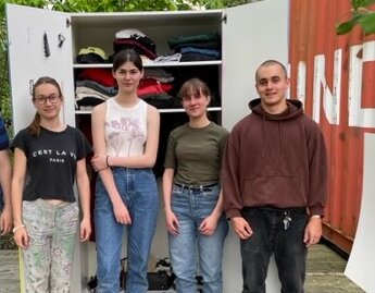 Offener Kleiderschrank im Areal Bach WWF Youth St.Gallen