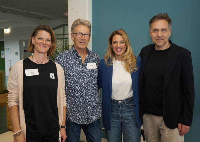 Vier Jurymitglieder lächeln in die Kamera, unter anderem Christa Rigozzi und Thomas Vellacot.